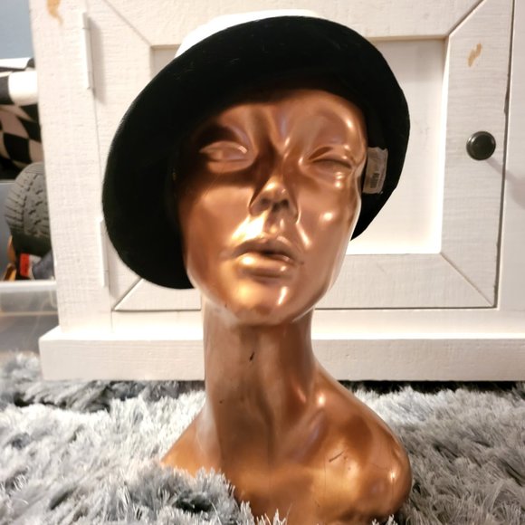 Vintage Woman's Hat/Cap/Fedora in White Faux Leather Black Faux Fur ~Union Made - Picture 9 of 11